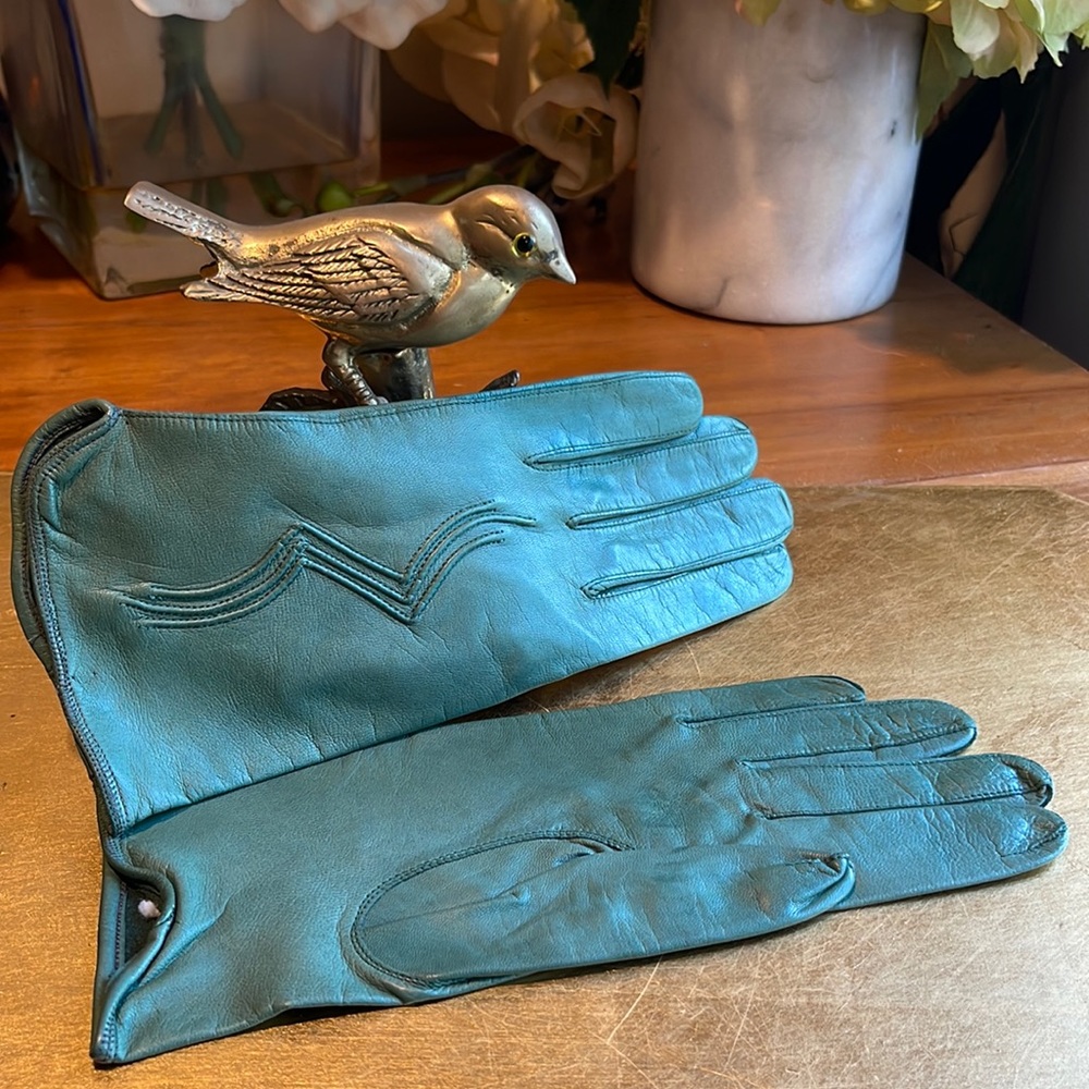 Italian Lambskin Leather Gloves / Lightly Worn!